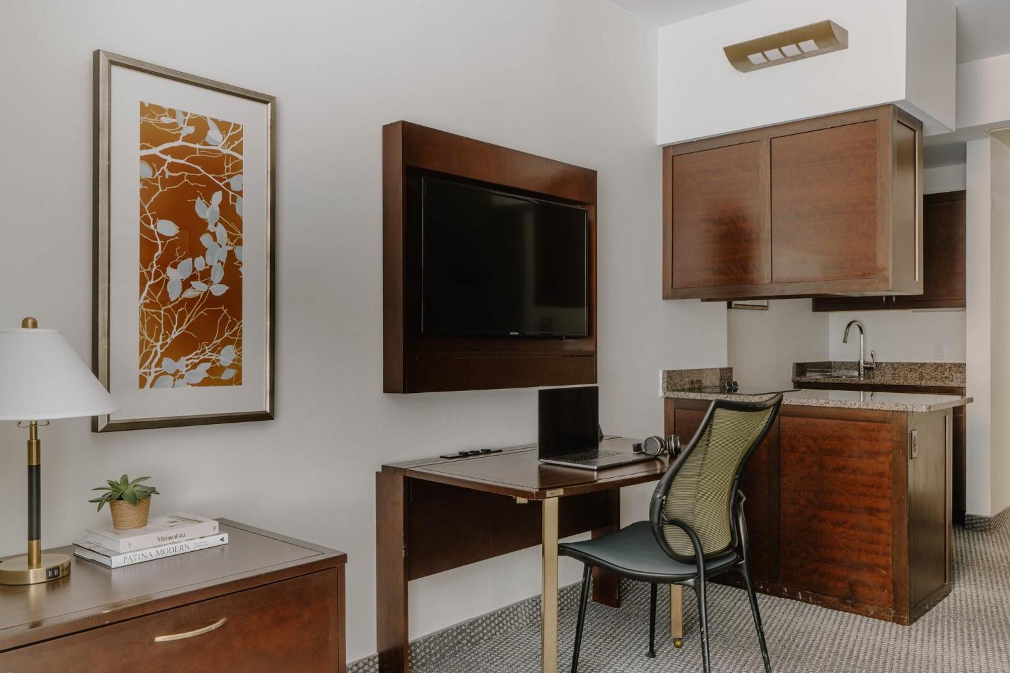One Bedroom Suite with Kitchenette,1602951058:JPEG