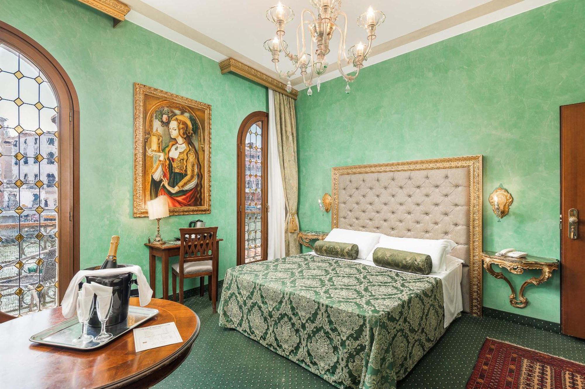 Deluxe Doppel-/Zweibettzimmer mit Kanalblick