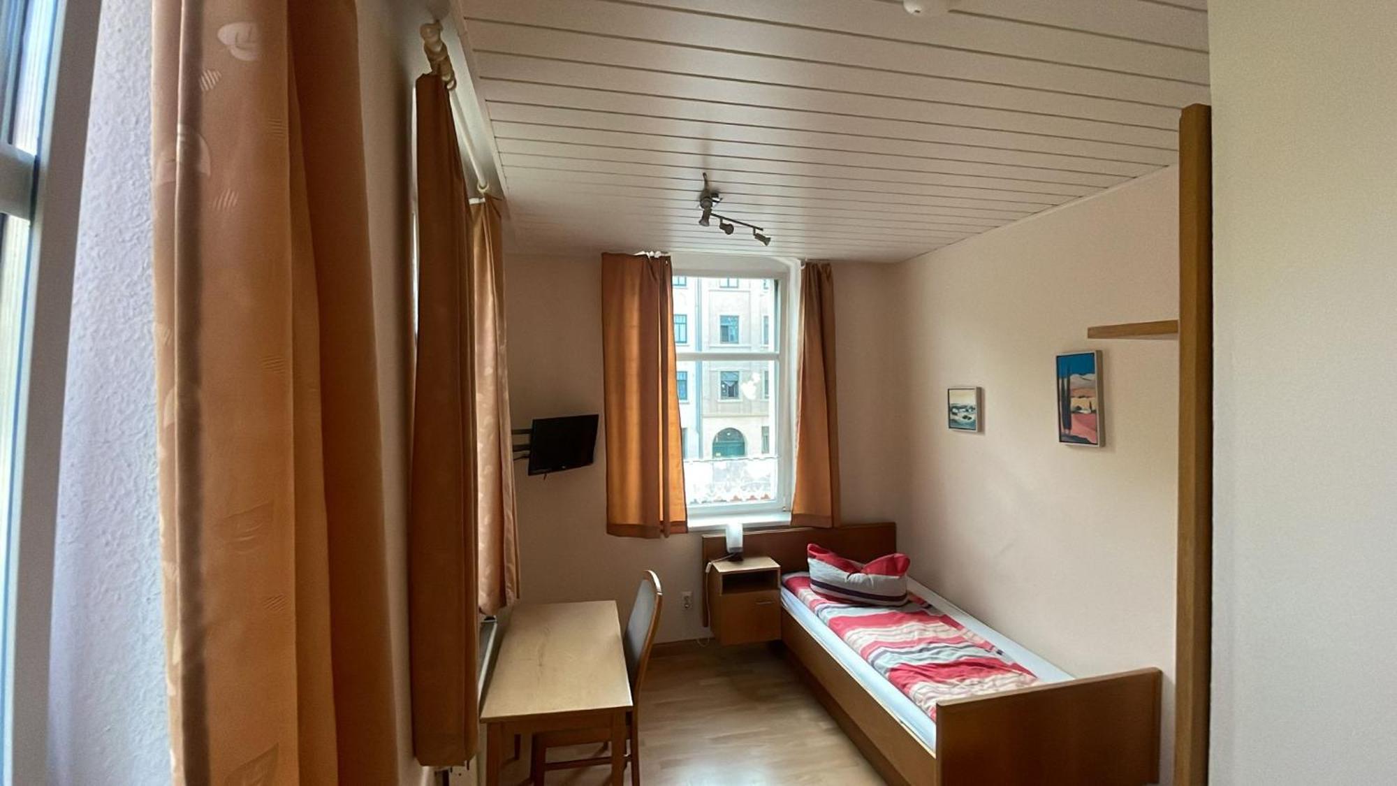 Single Room,1611642868:JPEG