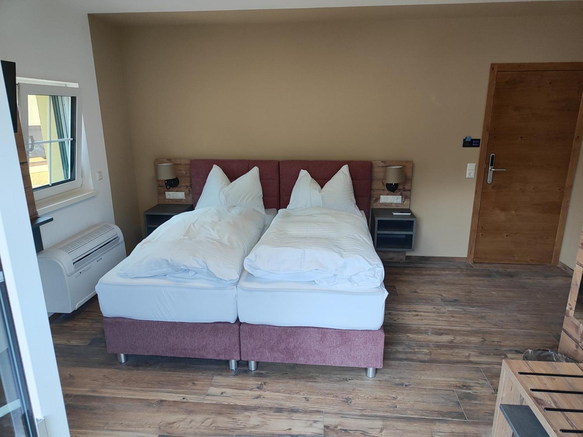 King Room with Balcony,1616343468:JPEG