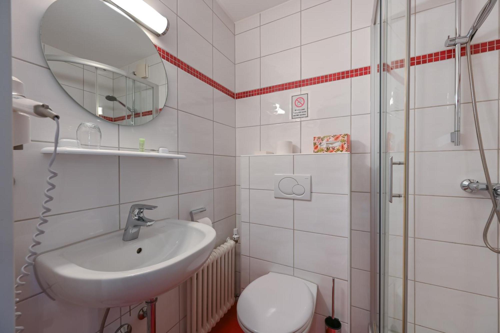 Single Room with Balcony and Lake View,1618277576:JPEG