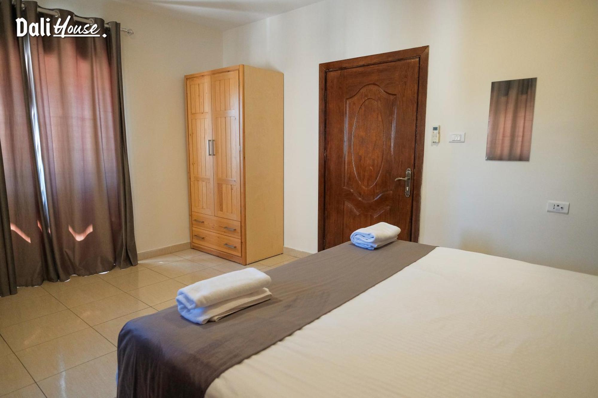 Three-Bedroom Apartment,1618330749:JPEG