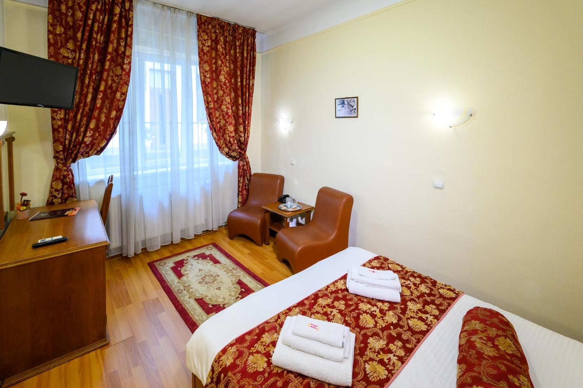 Double Room,1622870399:JPEG