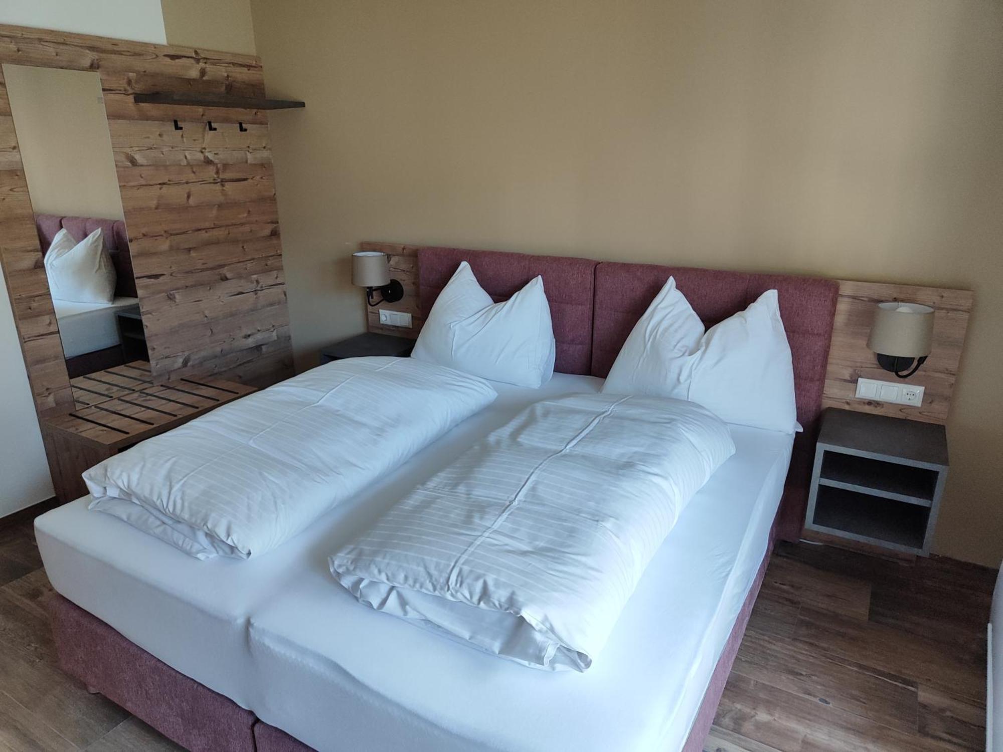 Doppel- oder Zweibettzimmer