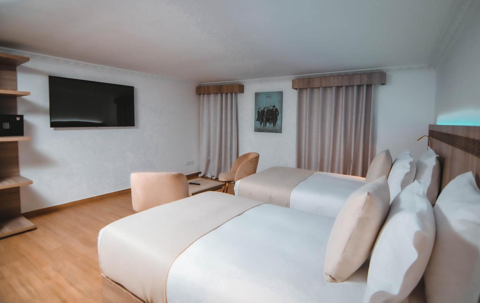 Deluxe Queen Room,1629819335:JPEG