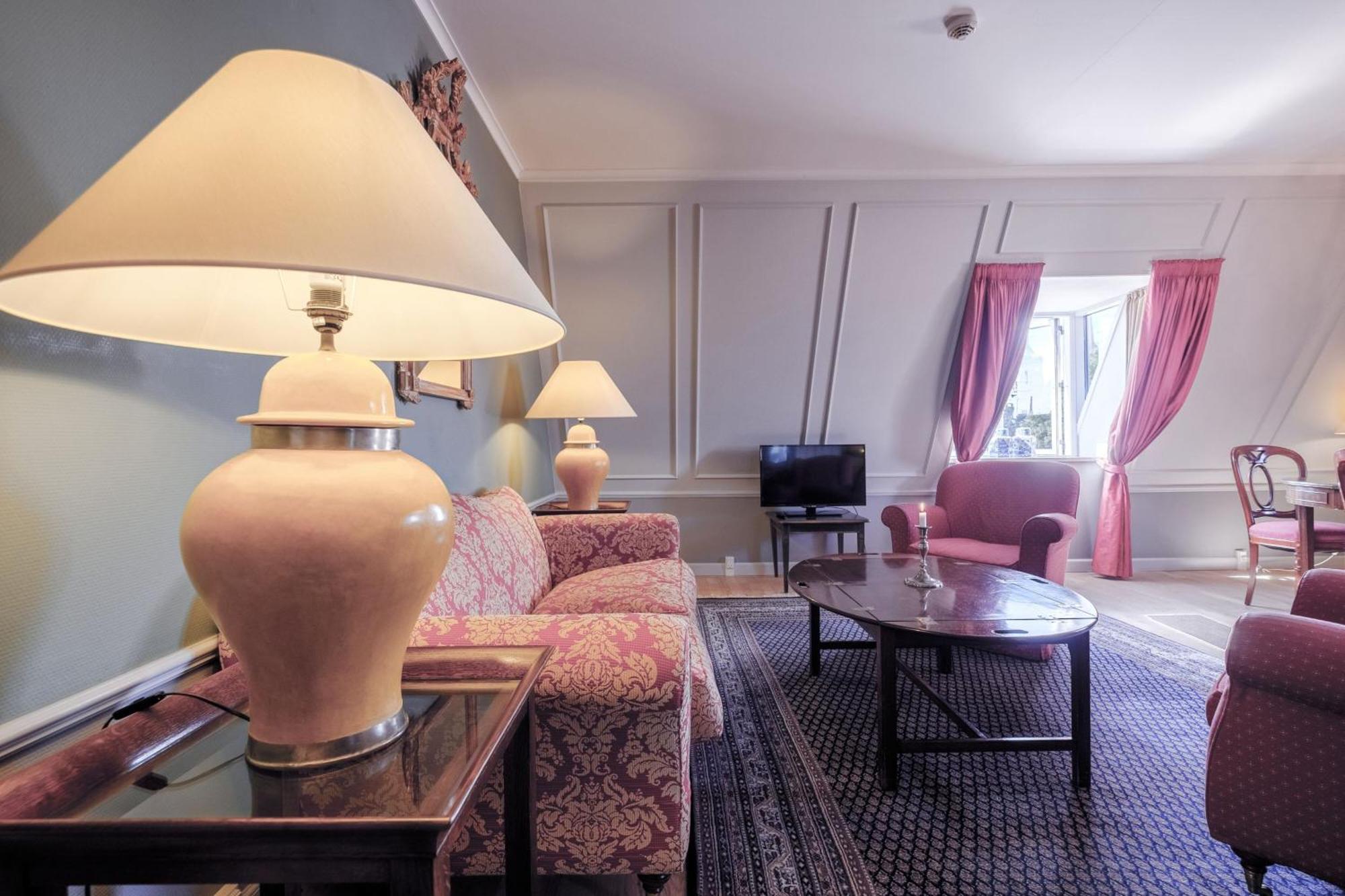One-Bedroom HC Andersen Suite Cathedral View