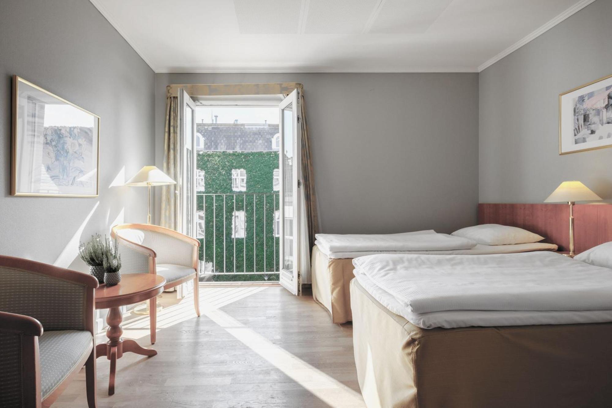 Standard Twin Room Two Twin Beds