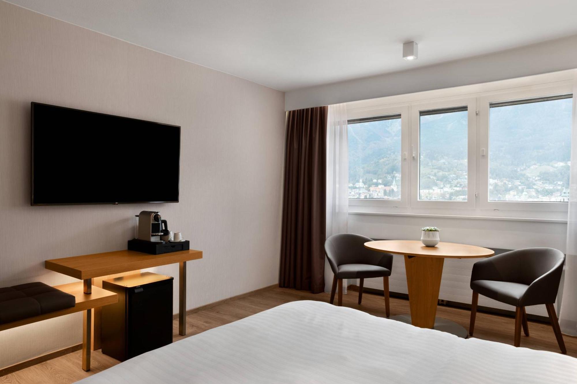 Standard Guest Room King Bed Mountain View