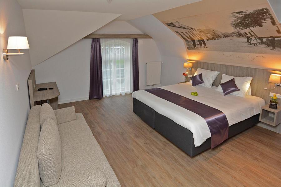 Double Room Sofa Bed Bath Tub Non-Smoking