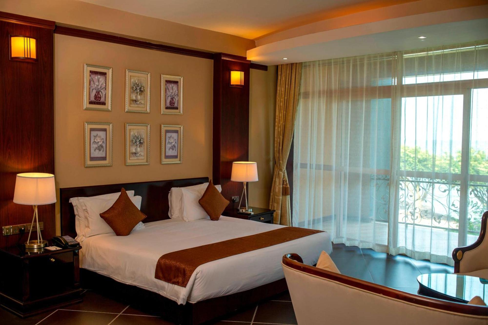 Executive Suite with Lake View,1634436323:JPEG