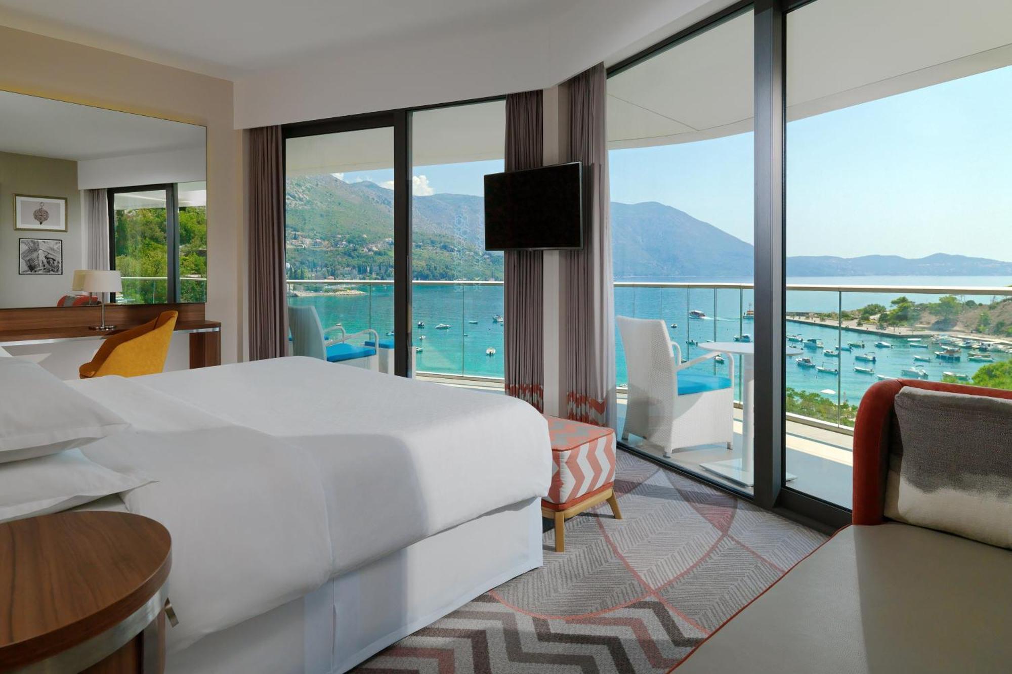 Suite Riviera mit 1 Schlafzimmer mit Kingsize-Bett und Meerblick