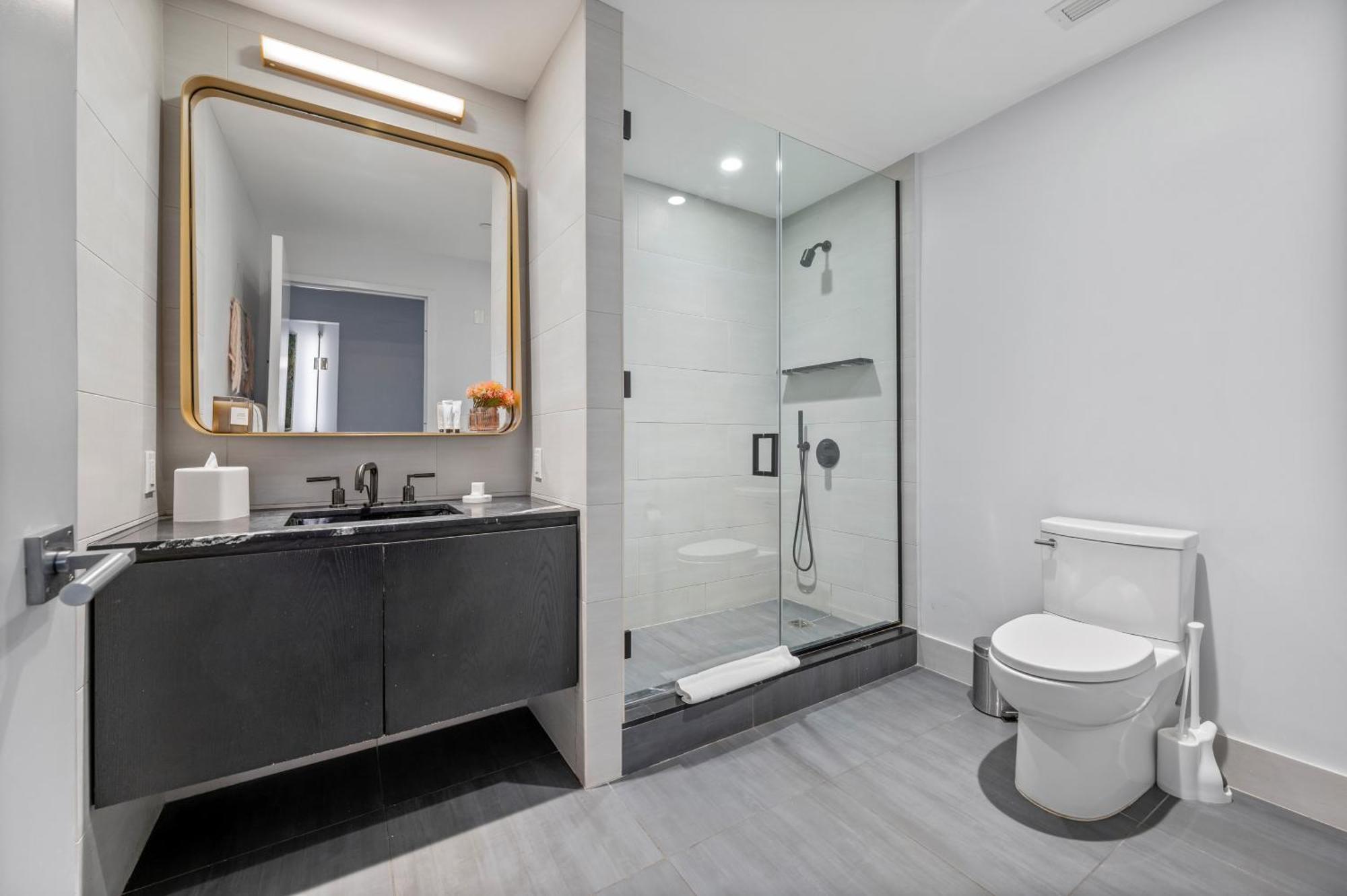 Studio im klassischen Stil mit Queensize-Bett