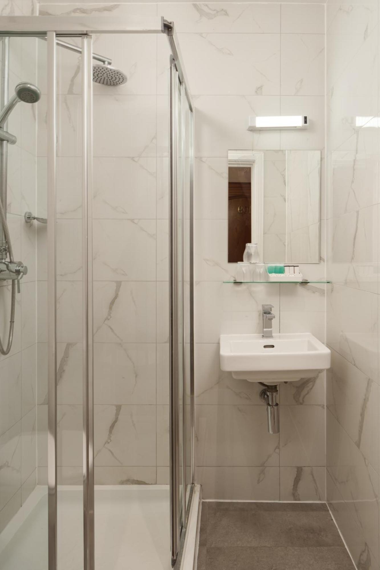 Triple Room,1643752269:JPEG