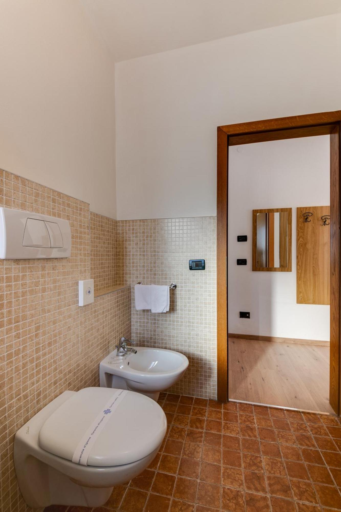 Essential Room,1644422217:JPEG