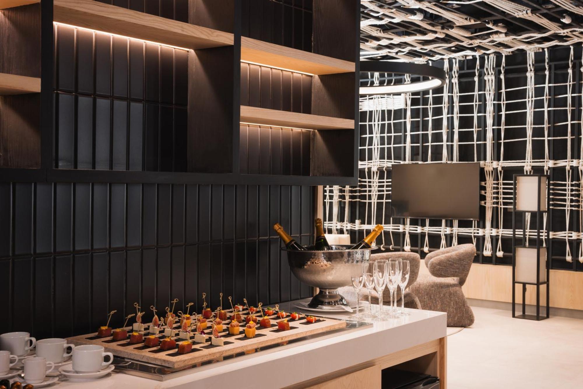 Club One-Bedroom Master Suite with Ocean View