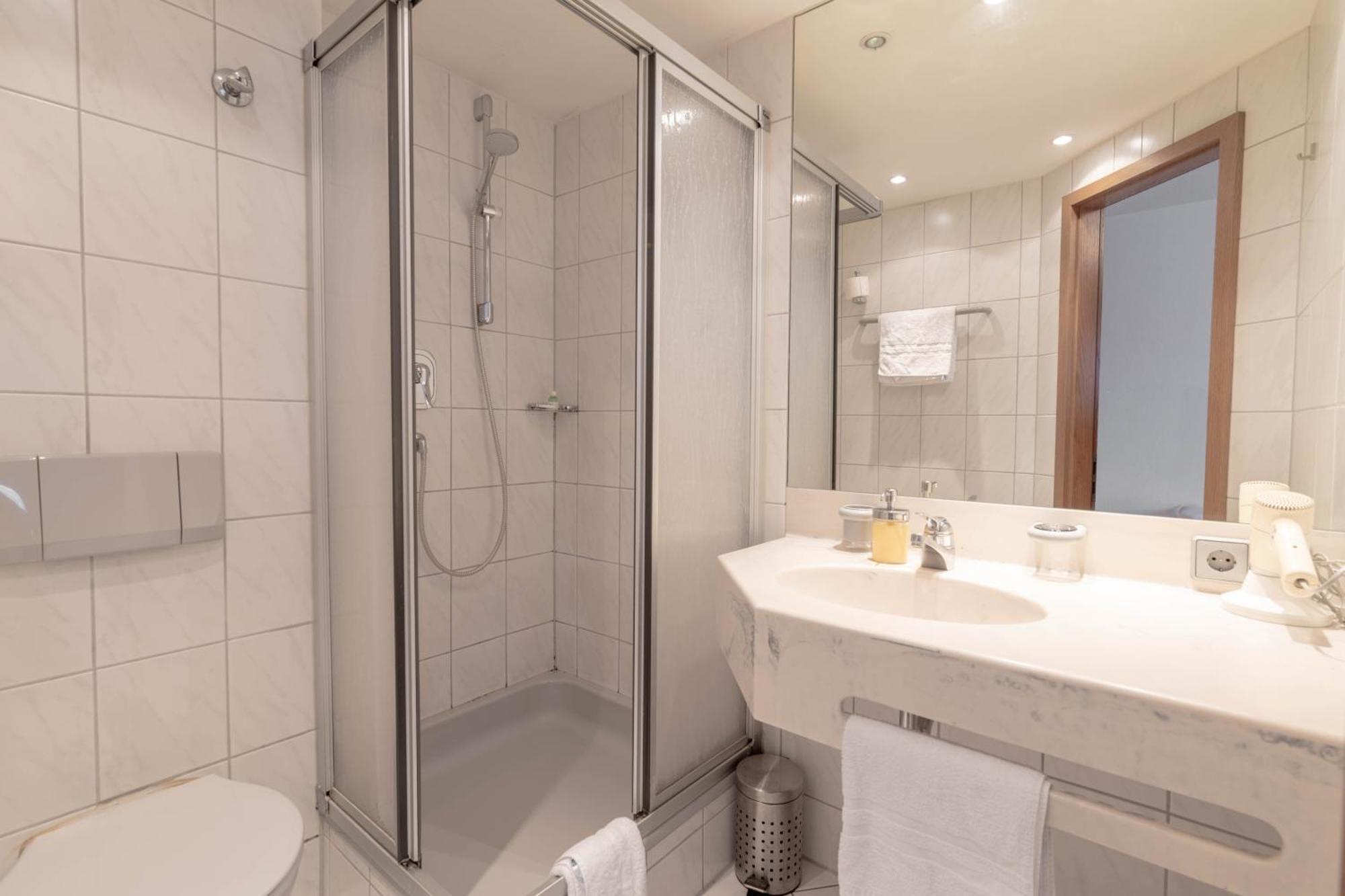 Einzelzimmer mit Dusche