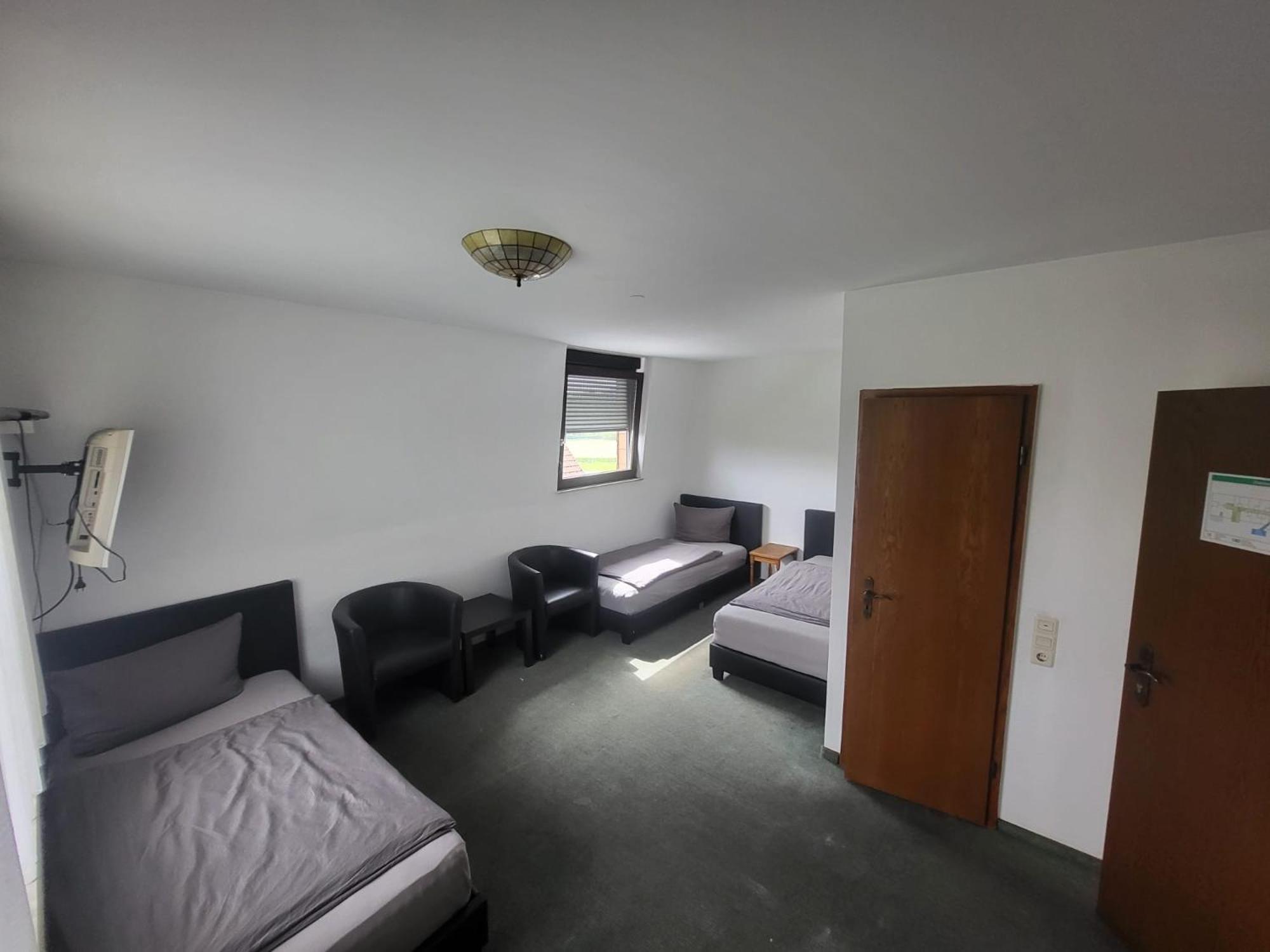 Dreibettzimmer mit eigenem Bad
