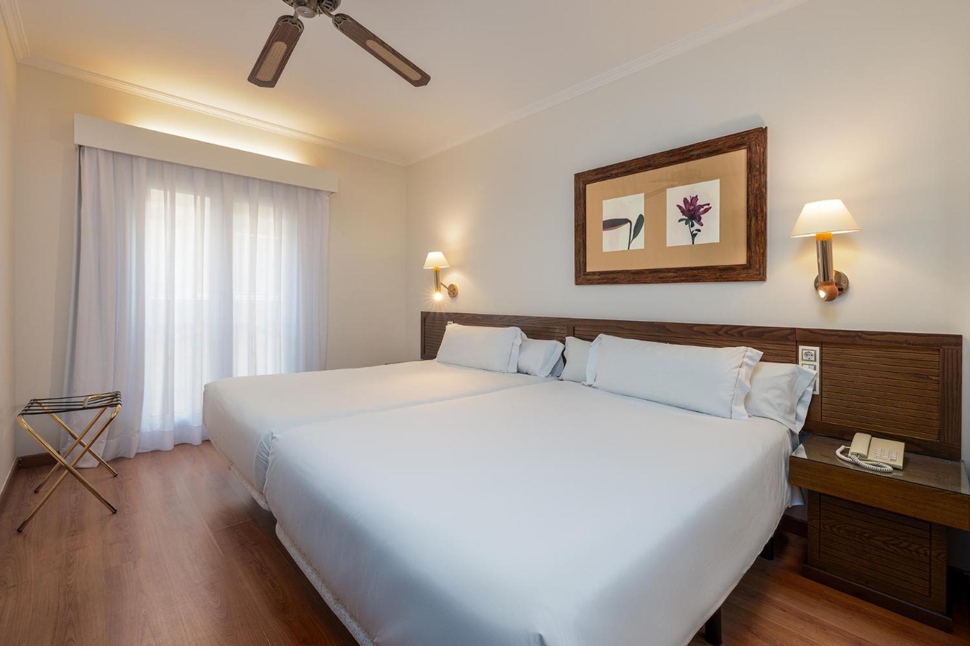 2 Doppelzimmer mit Verbindungstür (2 Erwachsene und 2 Kinder)