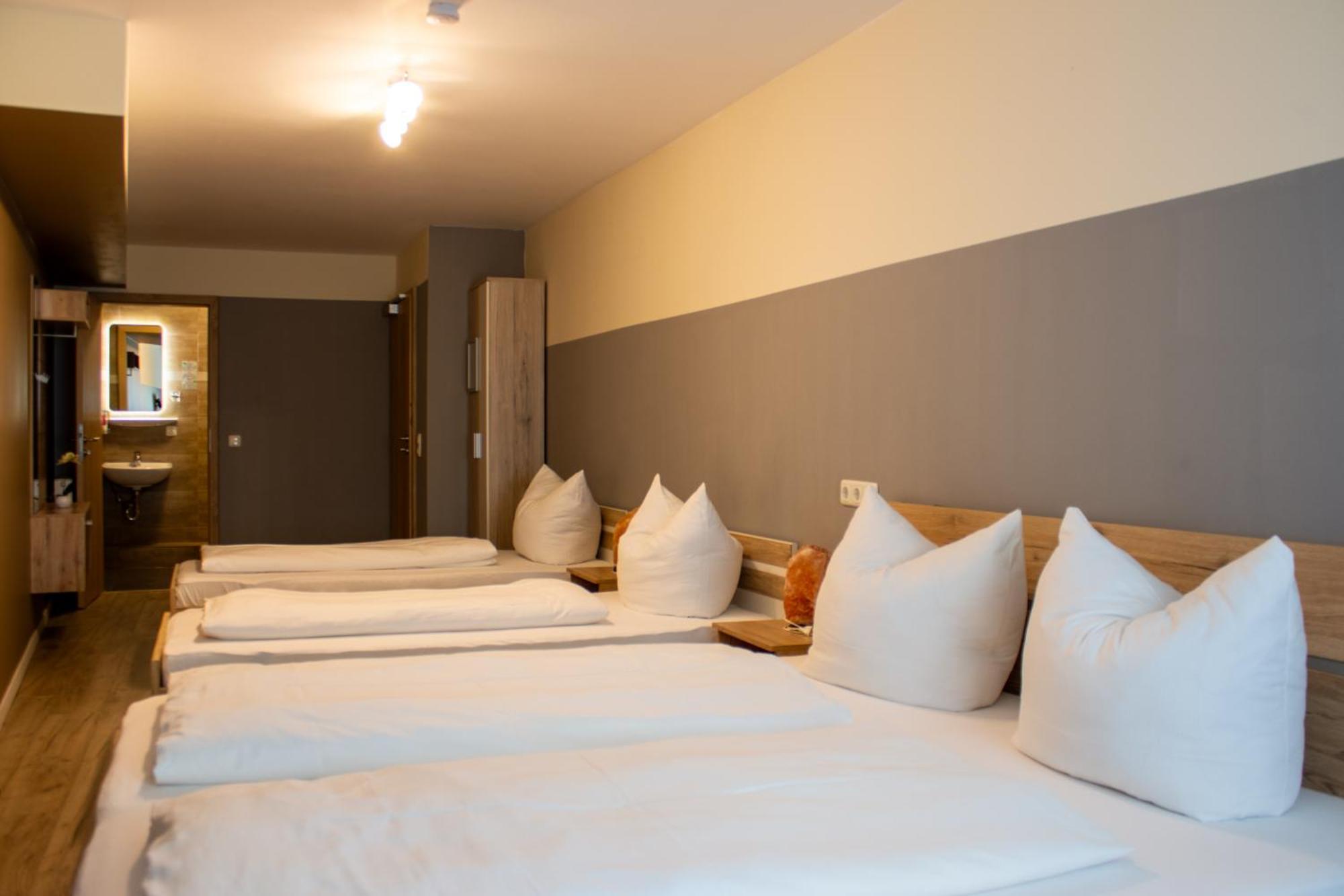 Family Room with Shower,1668103186:JPEG