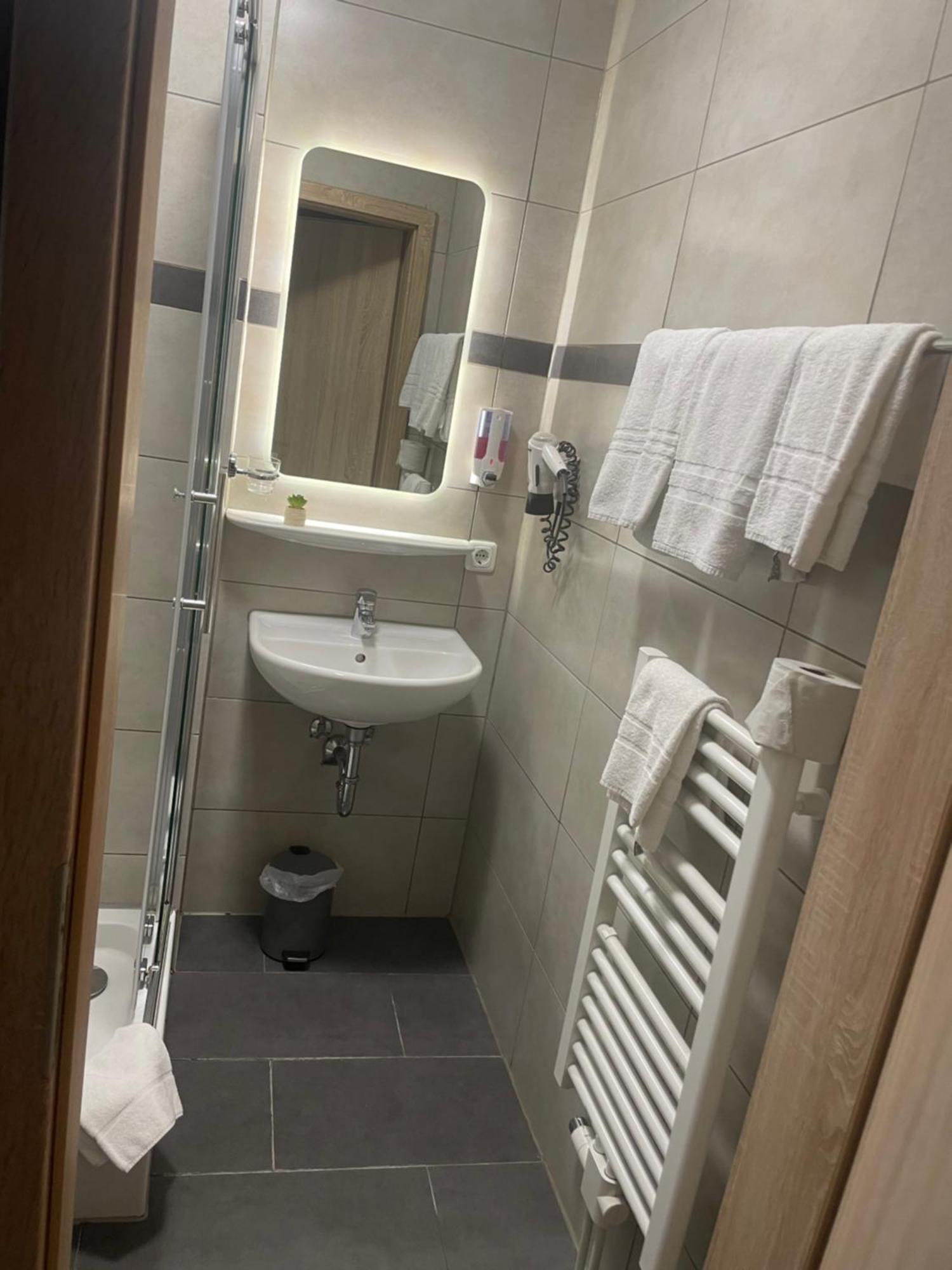 Economy Twin Room,1669046743:JPEG