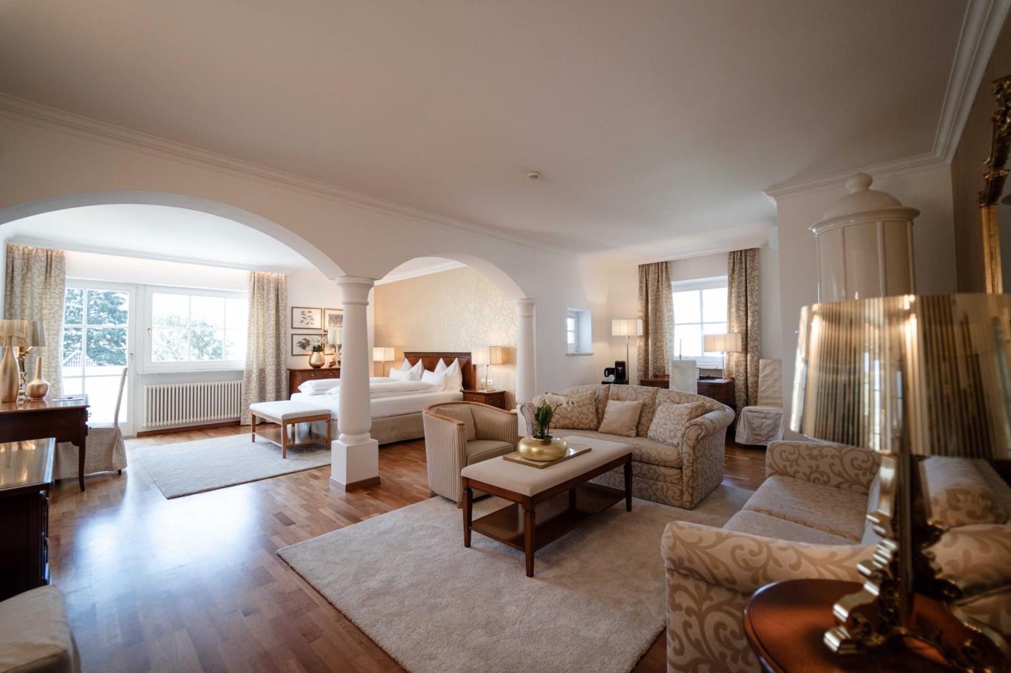 Suite with Mountain View,1675809906:JPEG