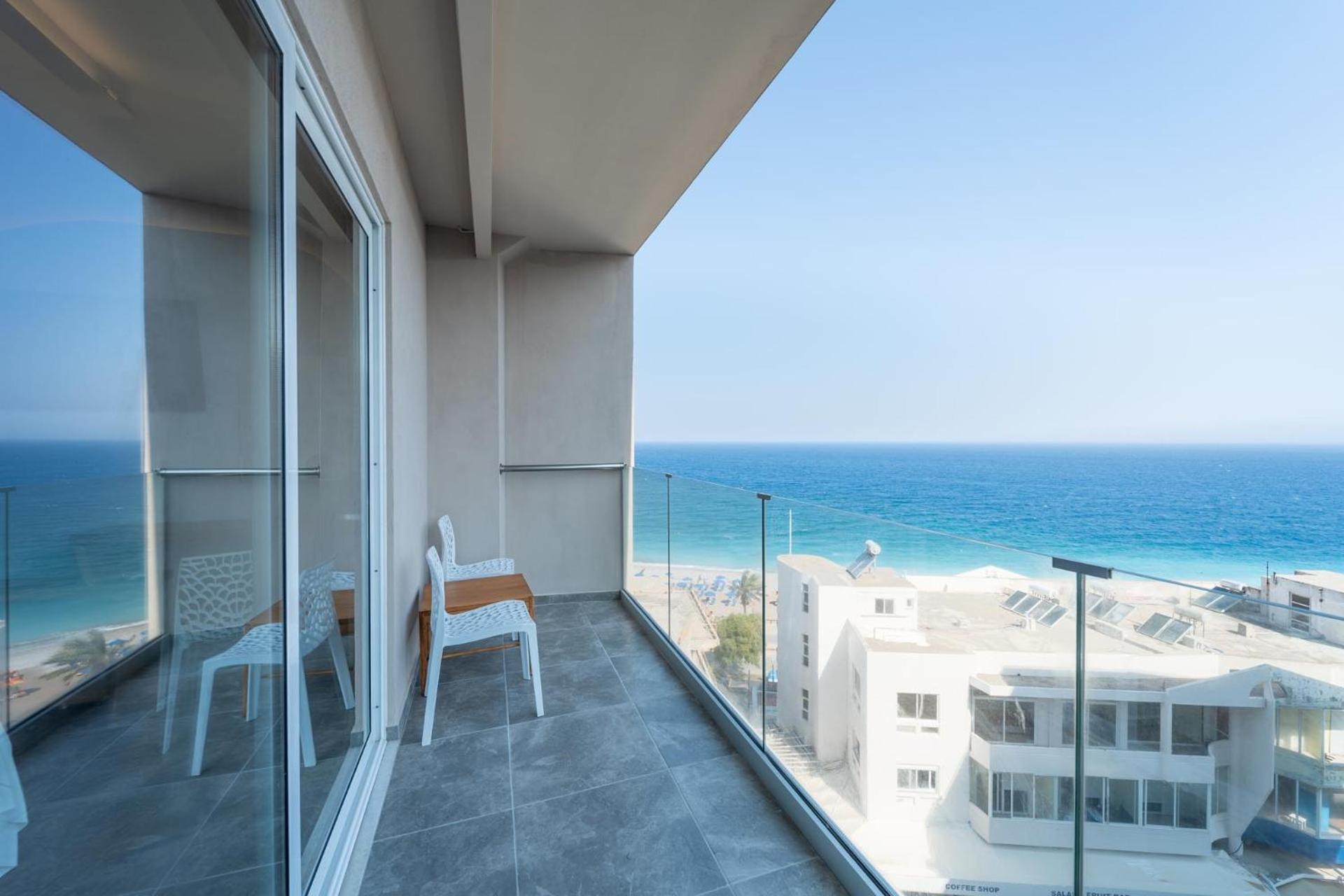 Deluxe Suite mit Meerblick und Pool