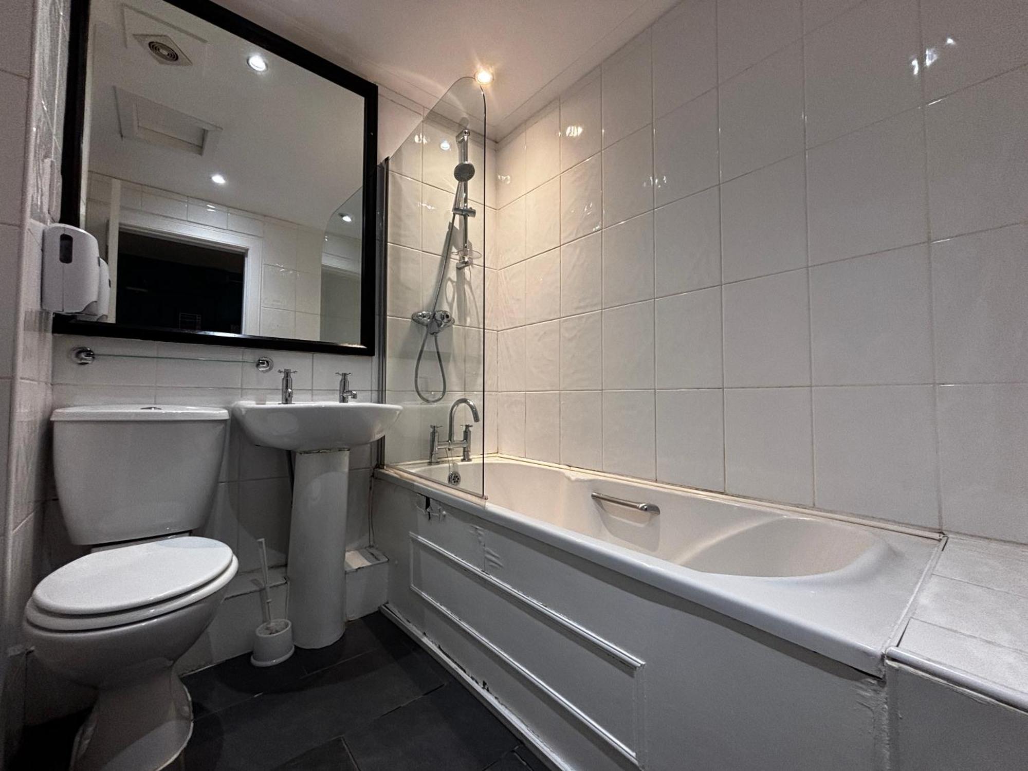6-Bett-Zimmer mit Bad