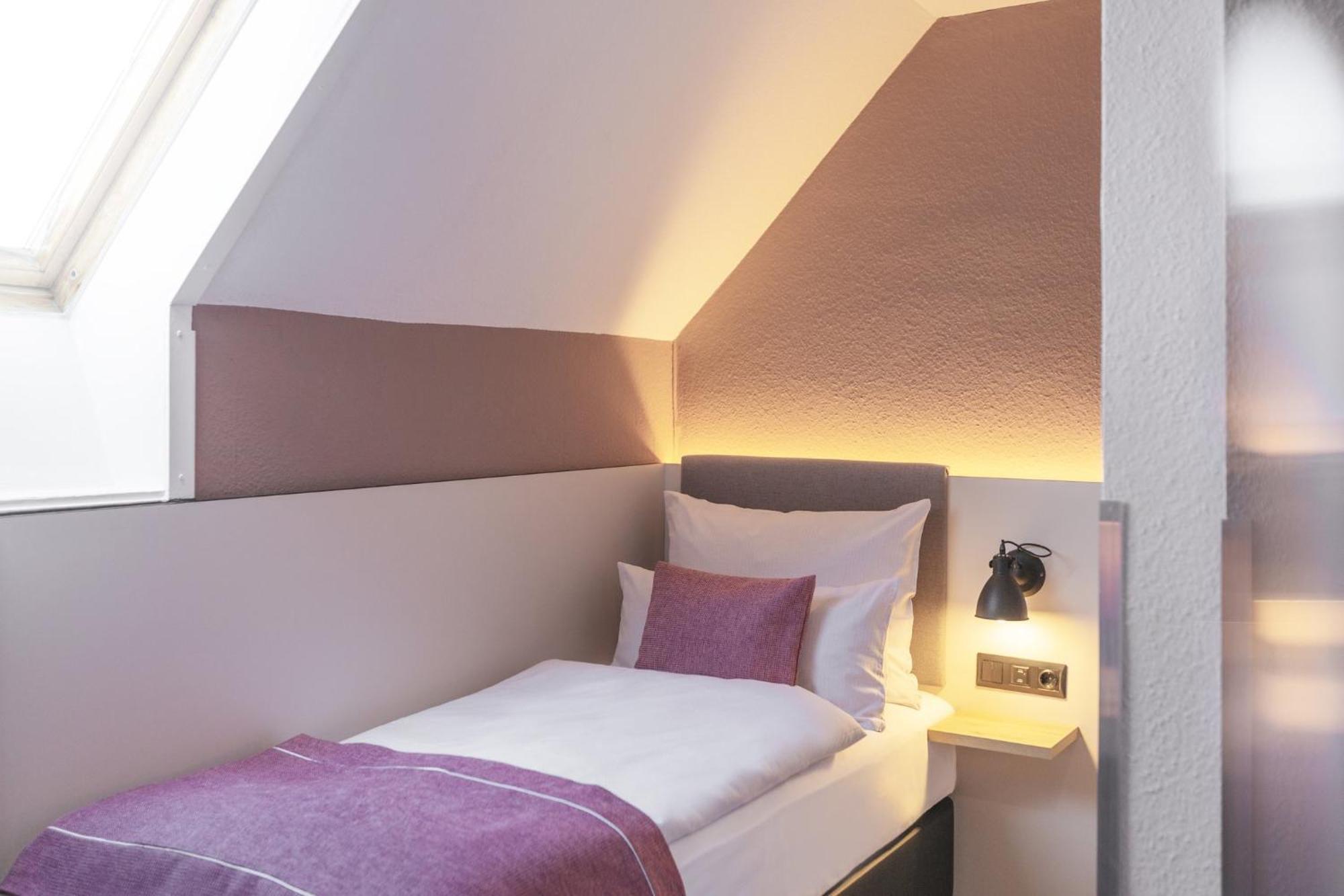 Twin Room,1697780603:JPEG