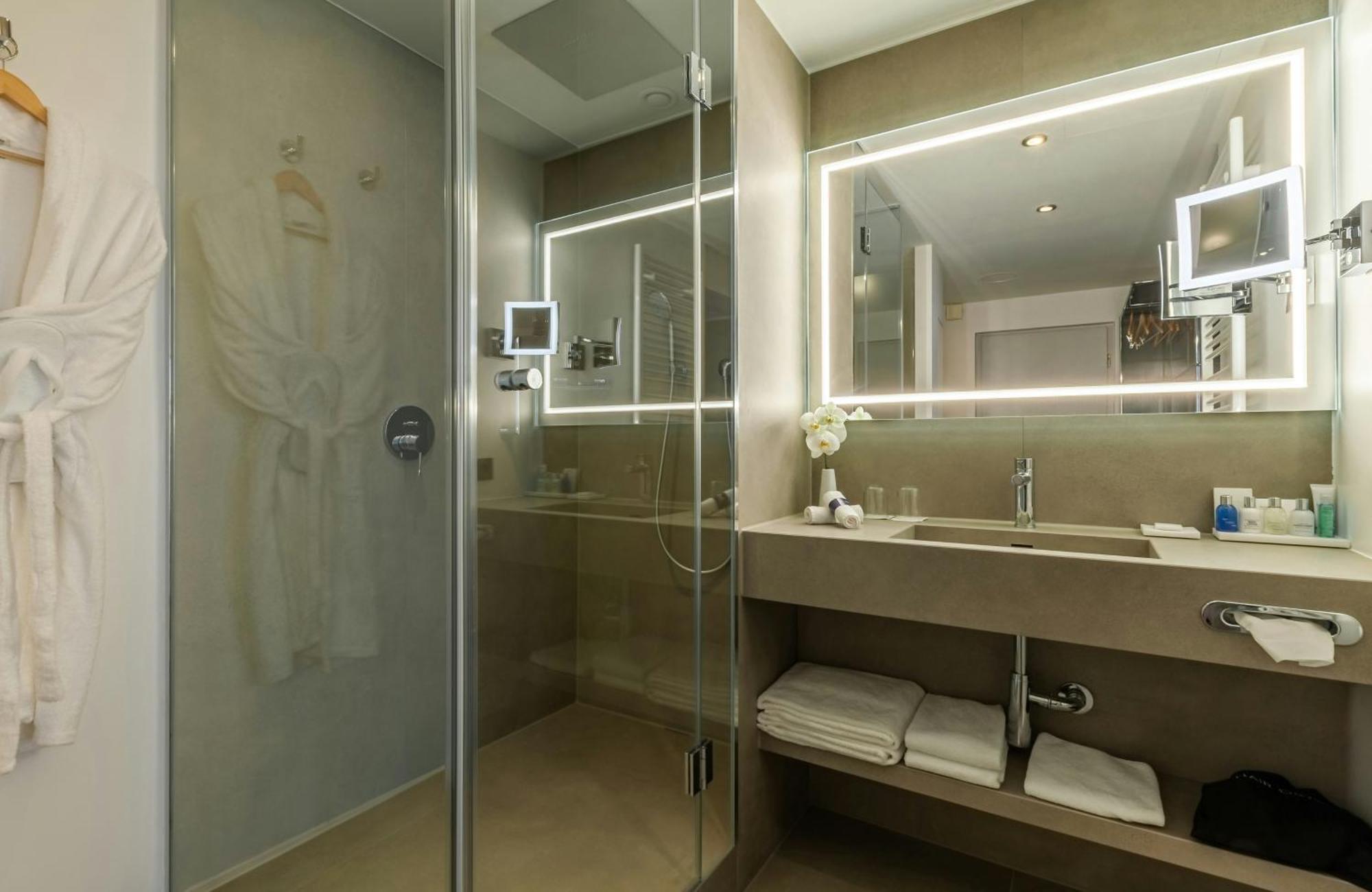 Space Double Room