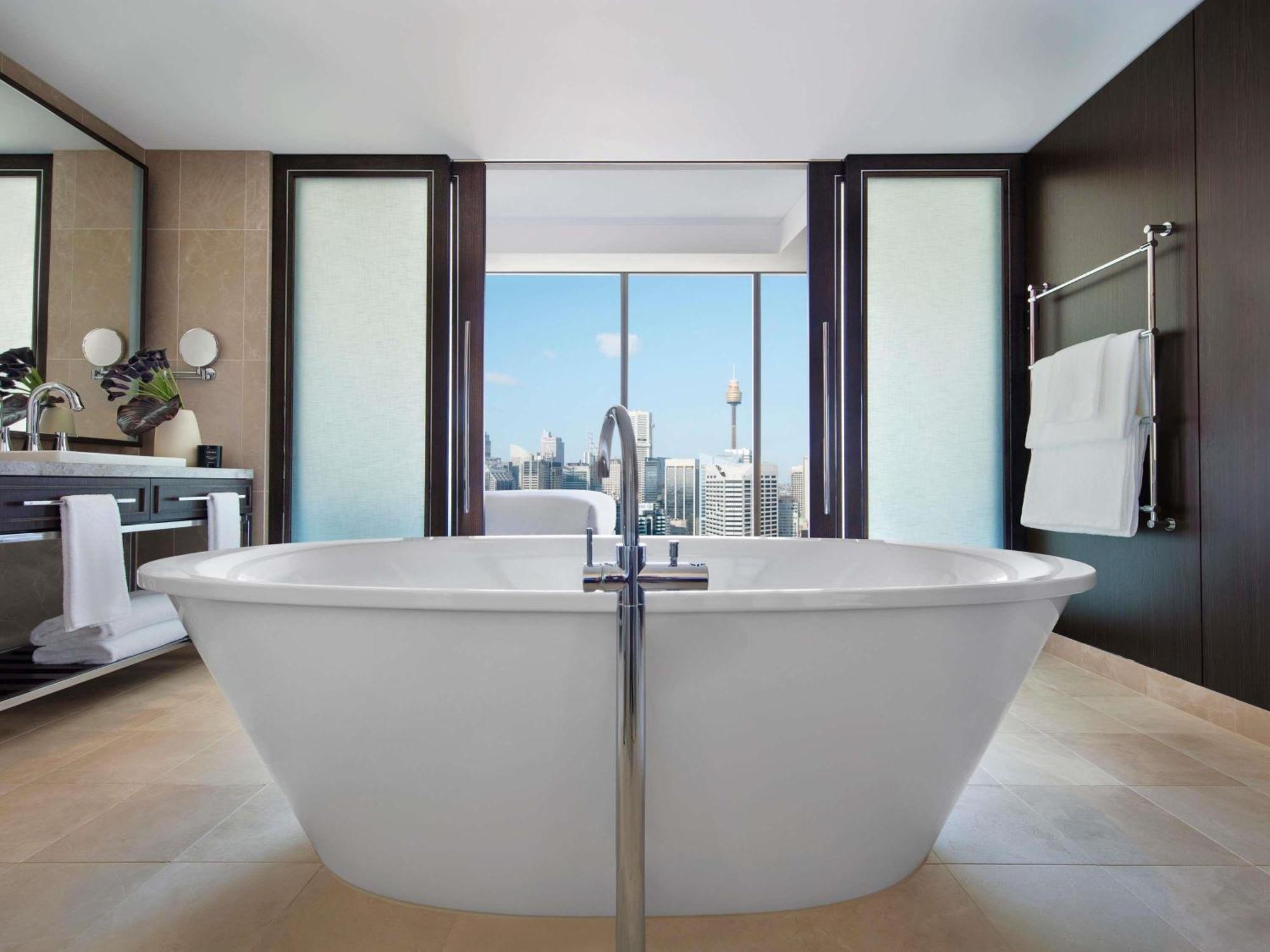Bellerive Suite mit 1 Kingsize-Bett und Zugang zum Club Millesime – Blick auf den Hafen