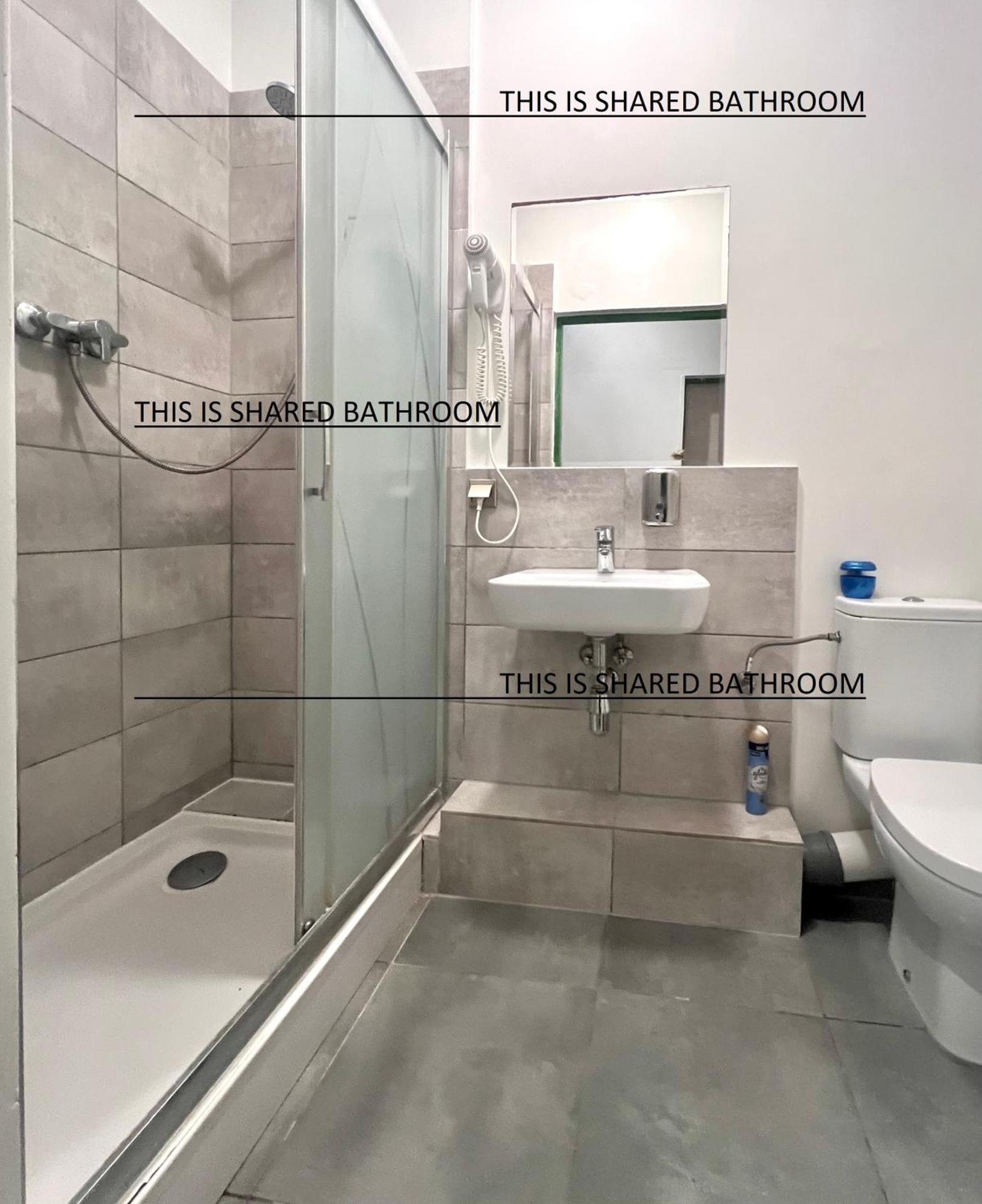 Vierbettzimmer mit Gemeinschaftsbad