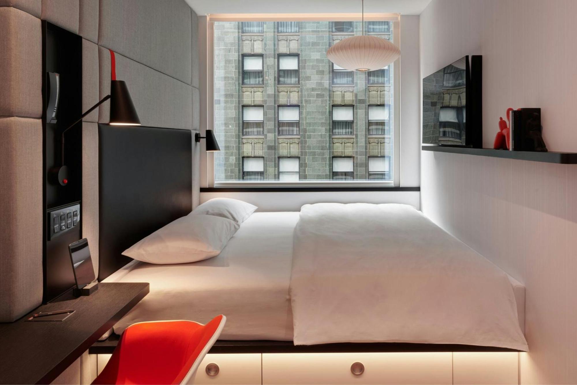 Zimmer mit Kingsize-Bett