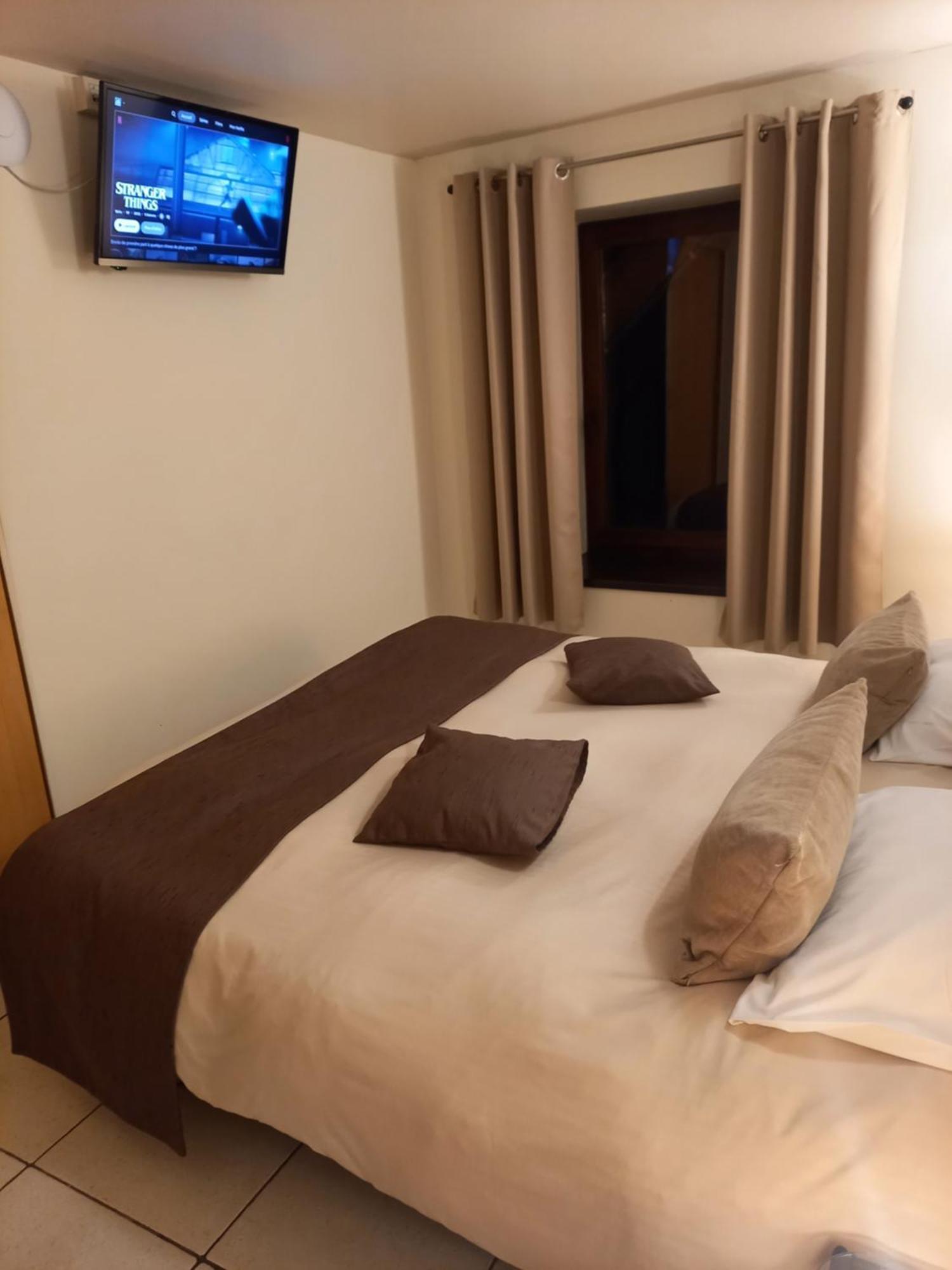 Double Room,1742732446:JPEG