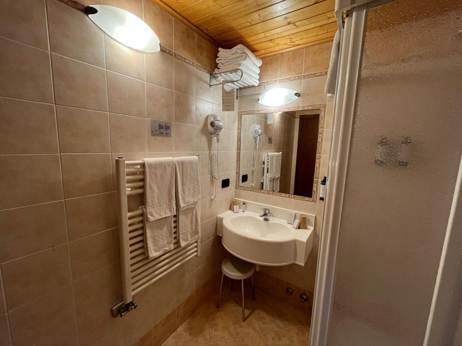 Family Room Plus,1742797802:JPEG