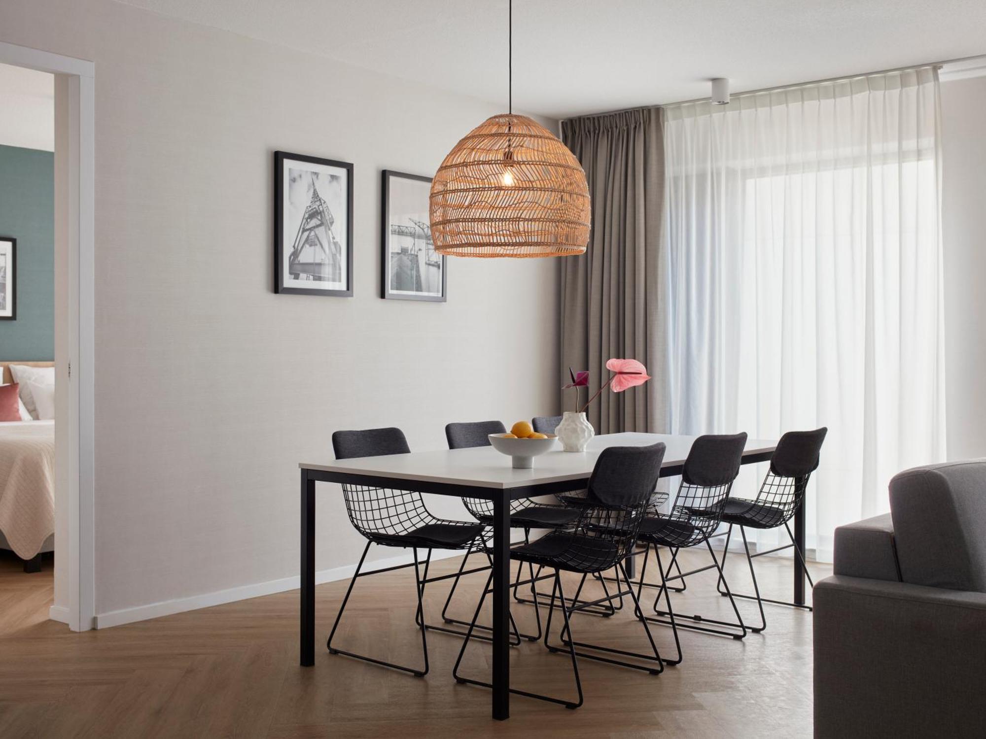 Extra Large 1 Bedroom Apartment with Sofa Bed,1743238296:JPEG