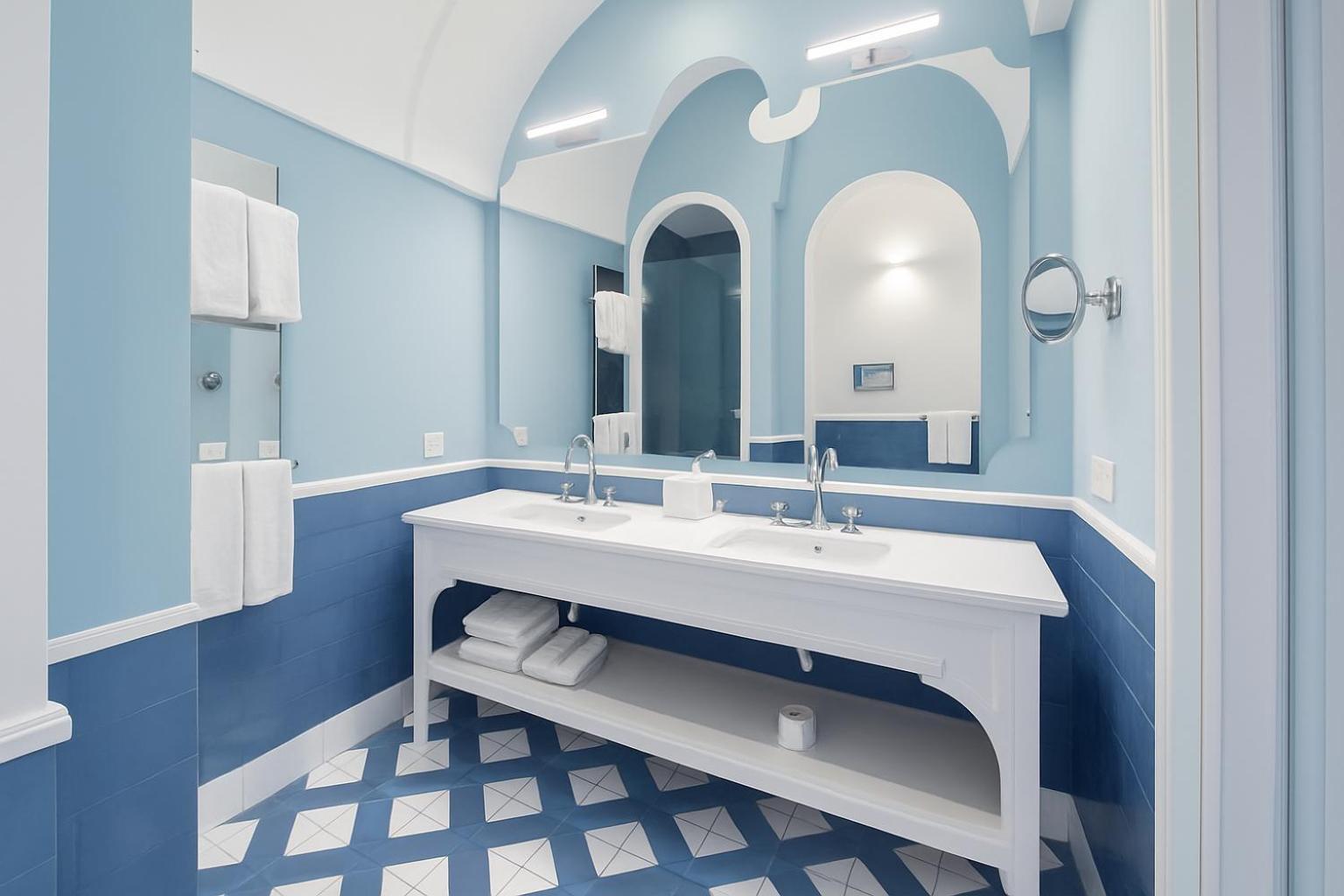 Classic Double or Twin Room with City View,1743987232:JPEG