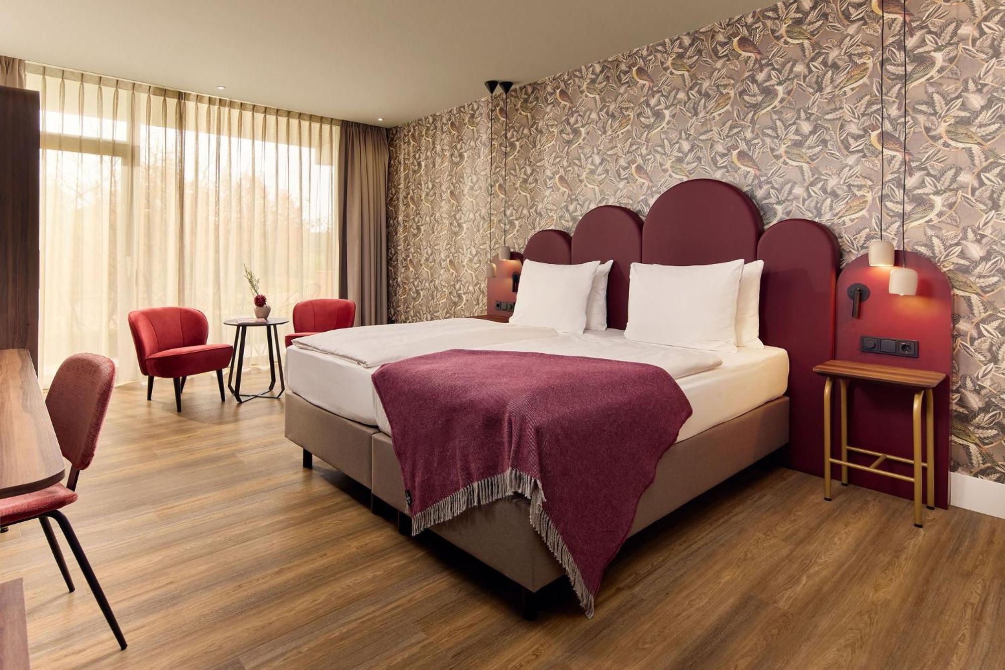 King Room with Garden View,1746828748:JPEG