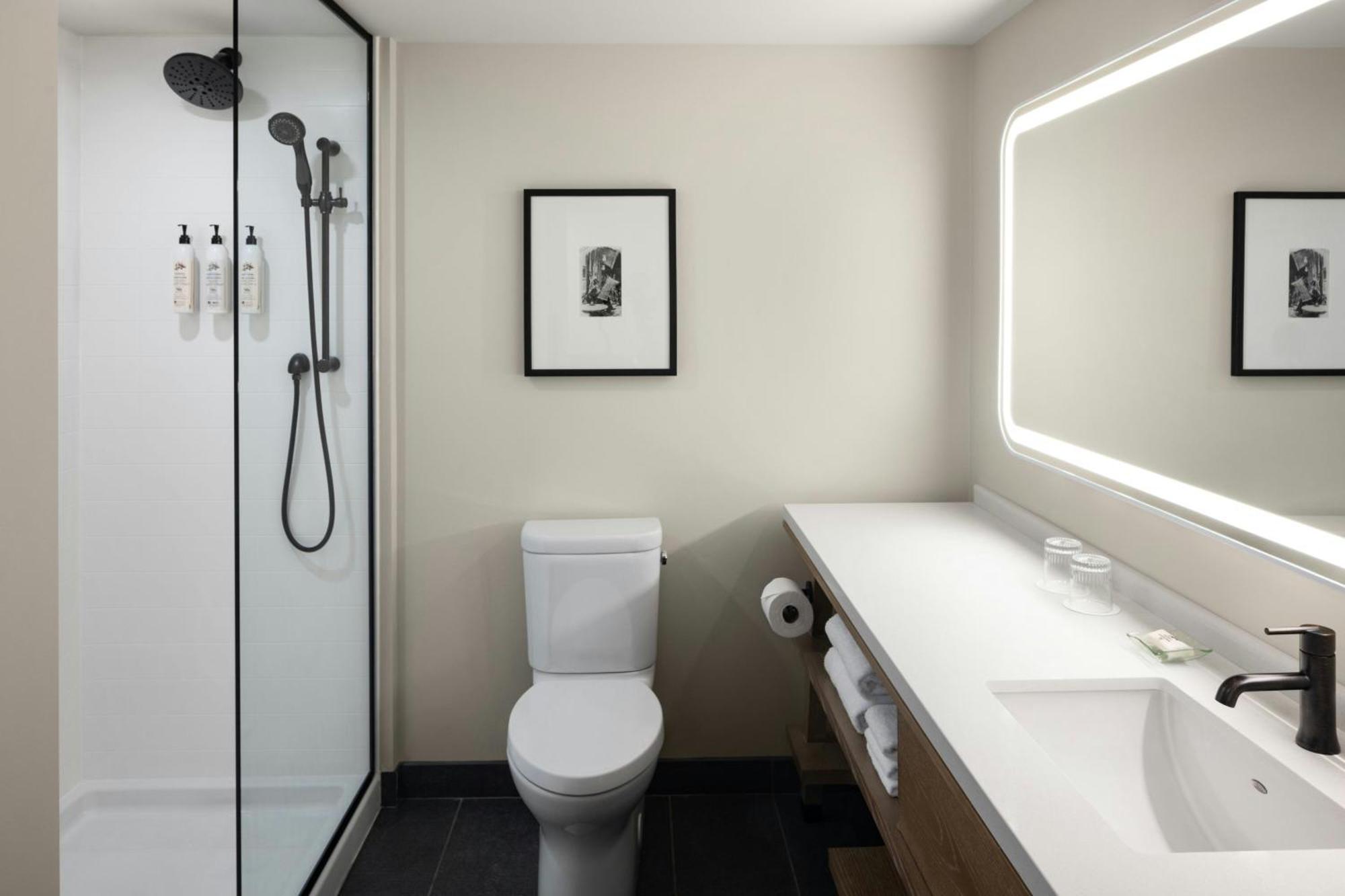 King Room with City View and Elite Pantry Access