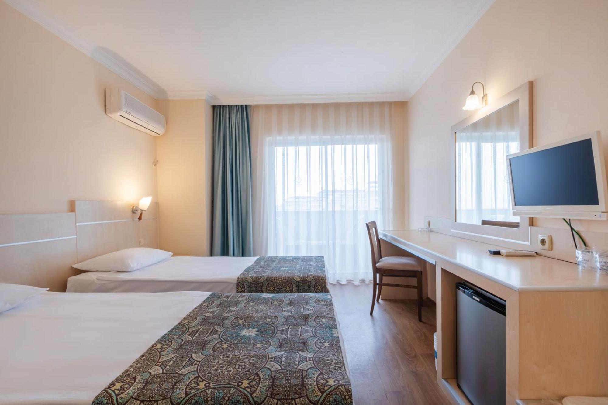 Doppelzimmer mit Balkon und Meerblick