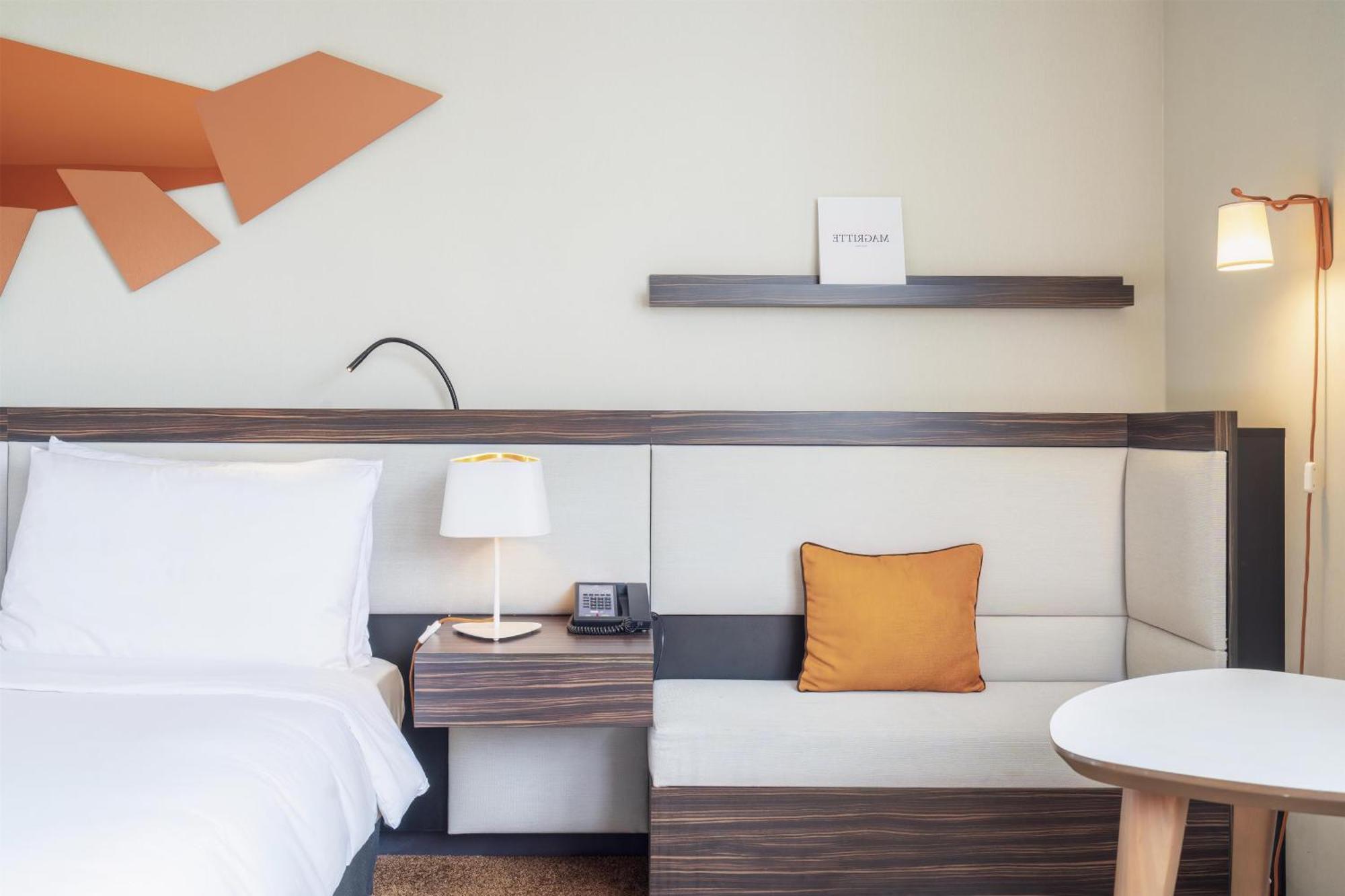 Zimmer mit Queensize-Bett und Stadtblick