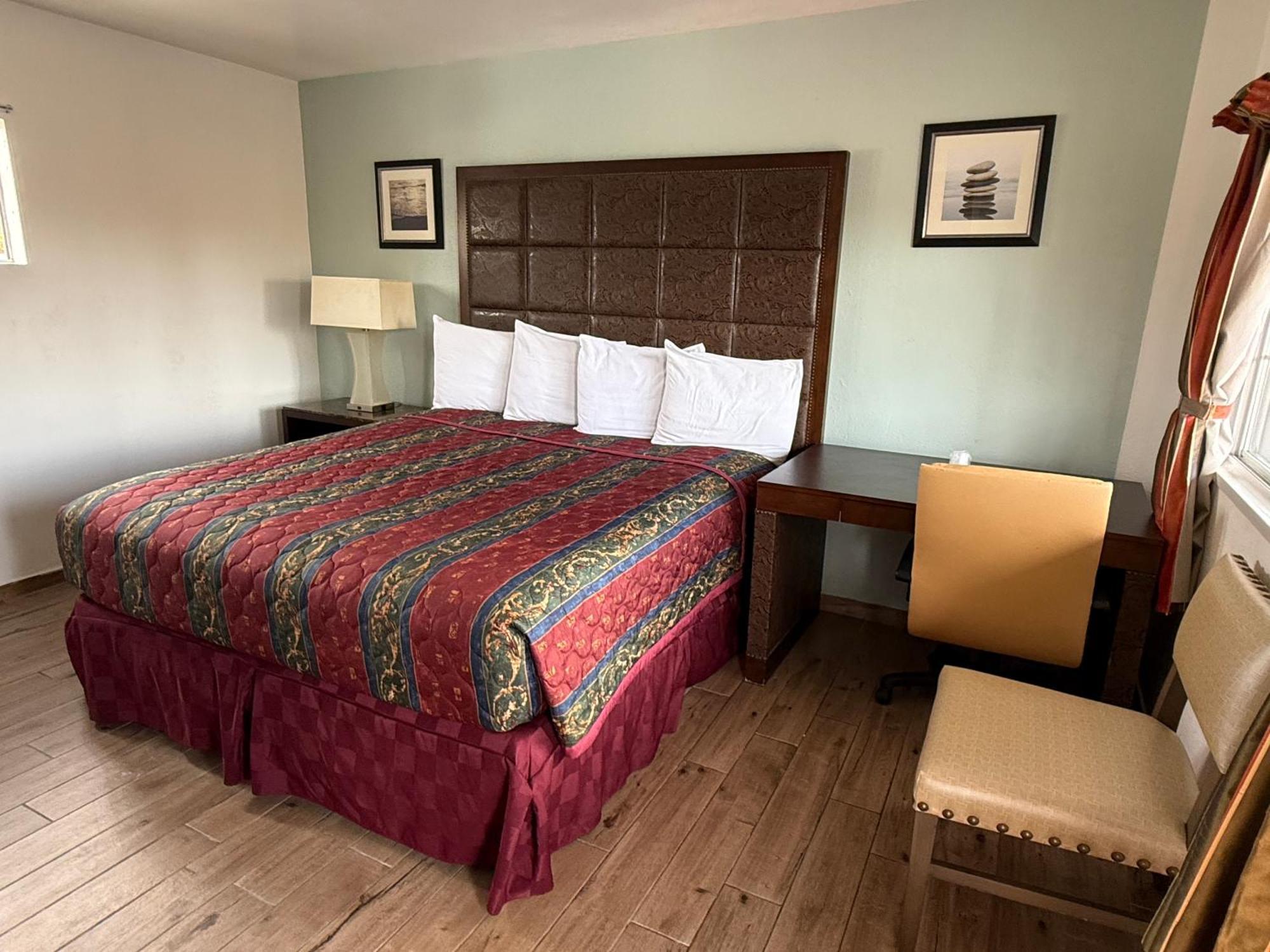 King Room Kitchenette,1765221012:JPEG