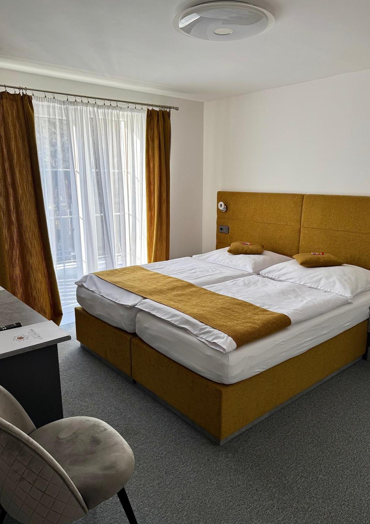 Deluxe Doppel-/Zweibettzimmer mit Balkon