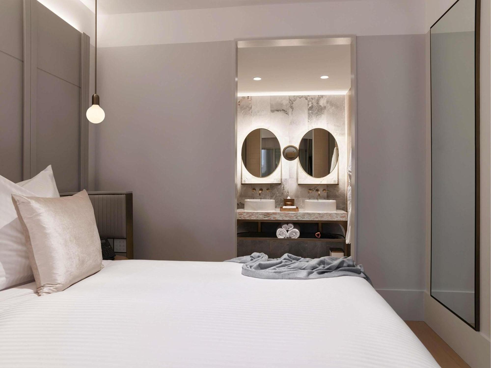 Junior Suite One King Bed Higher Floor,1771315233:JPEG