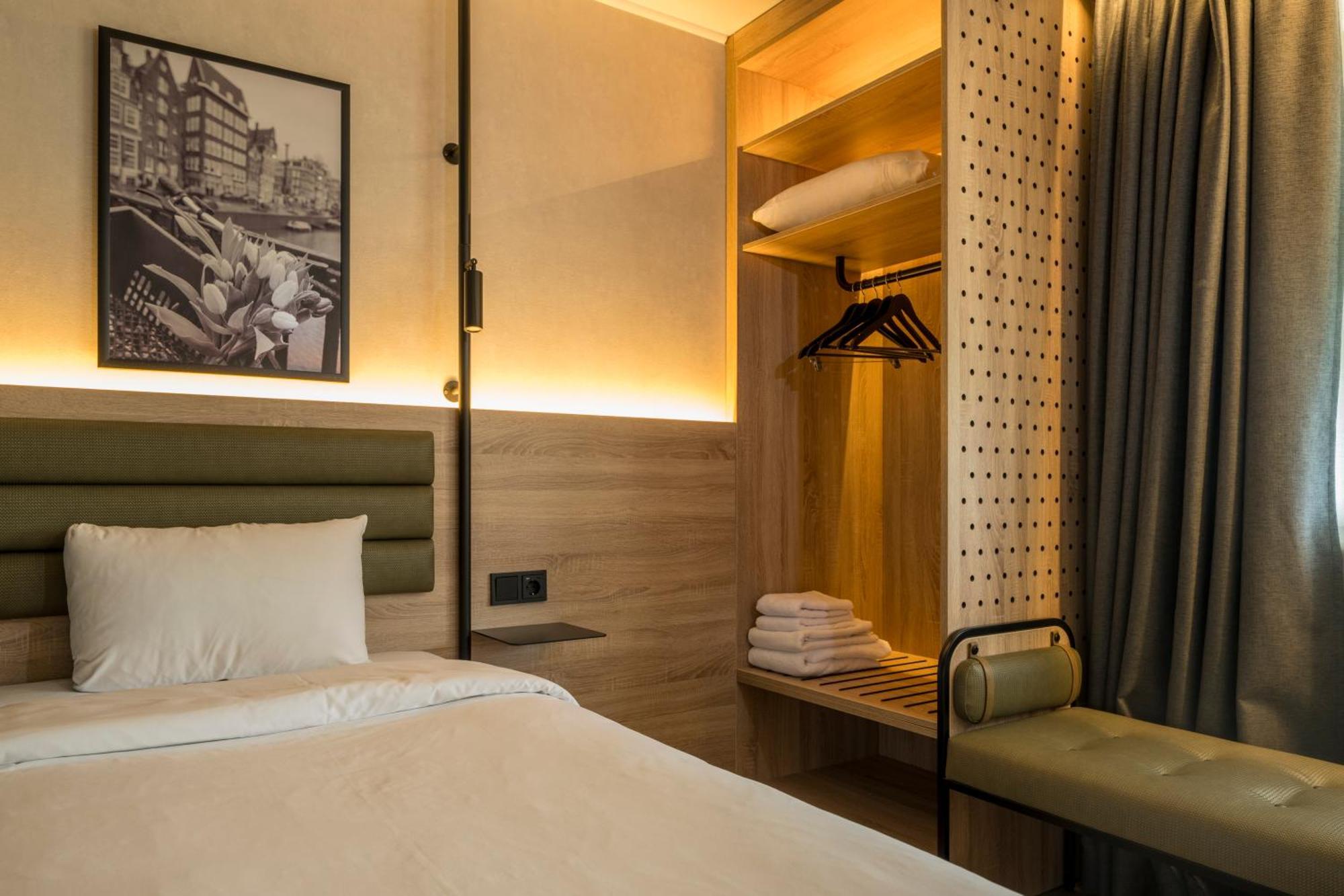 Standard Room - 1 Queen Bed 1 Single Bed