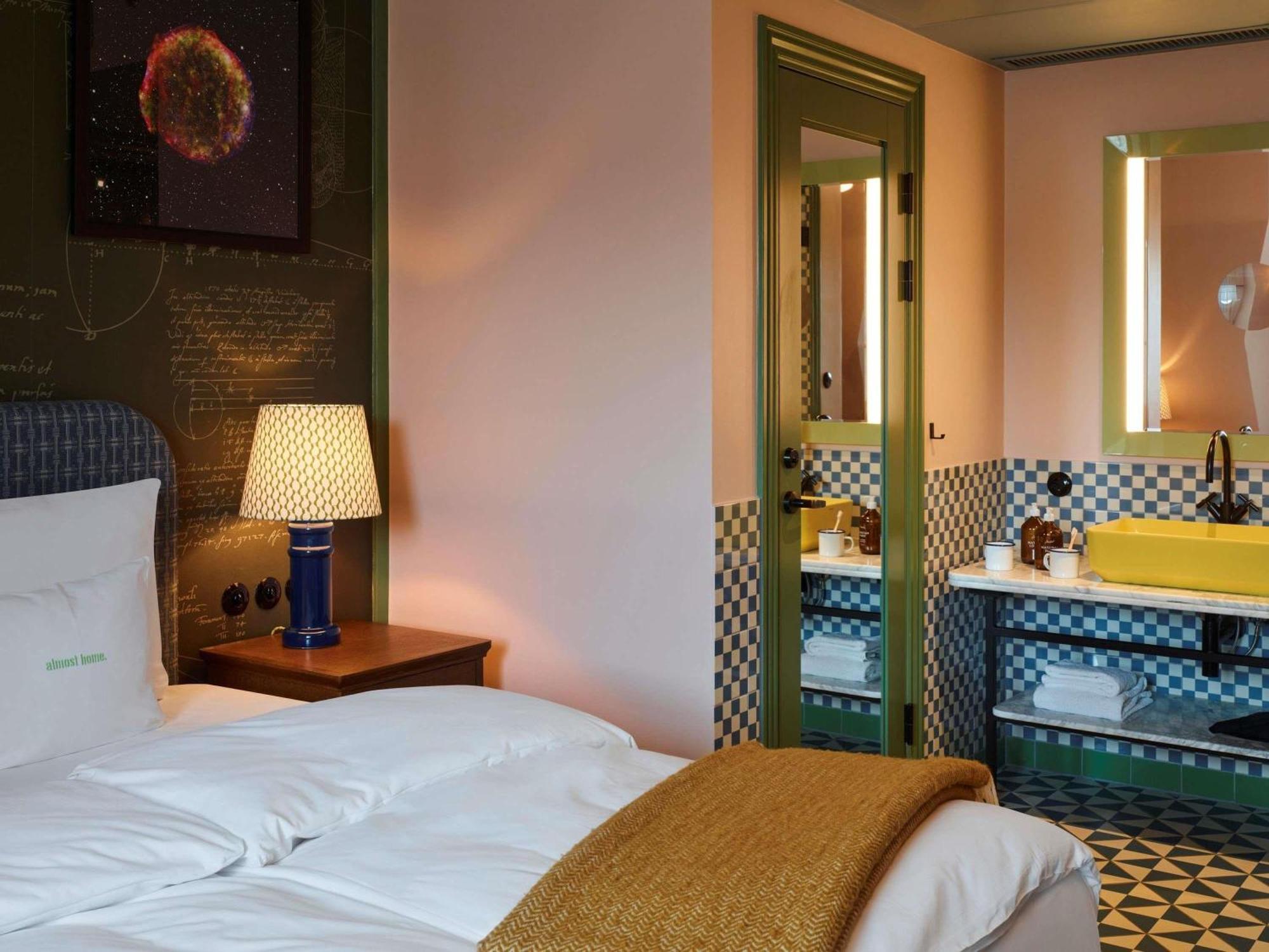 Medium Room