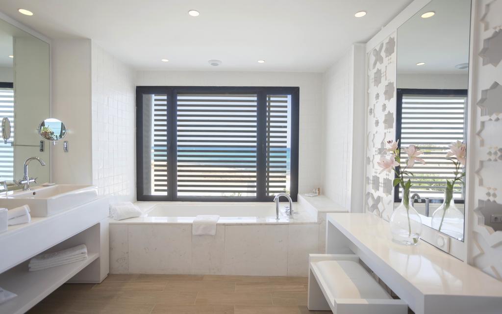 Suite Sea View With Double Whirlpool Bath on an outdoor sea view terrace