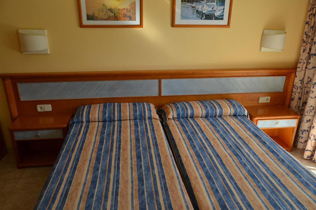 Doppel-/Zweibettzimmer mit Balkon