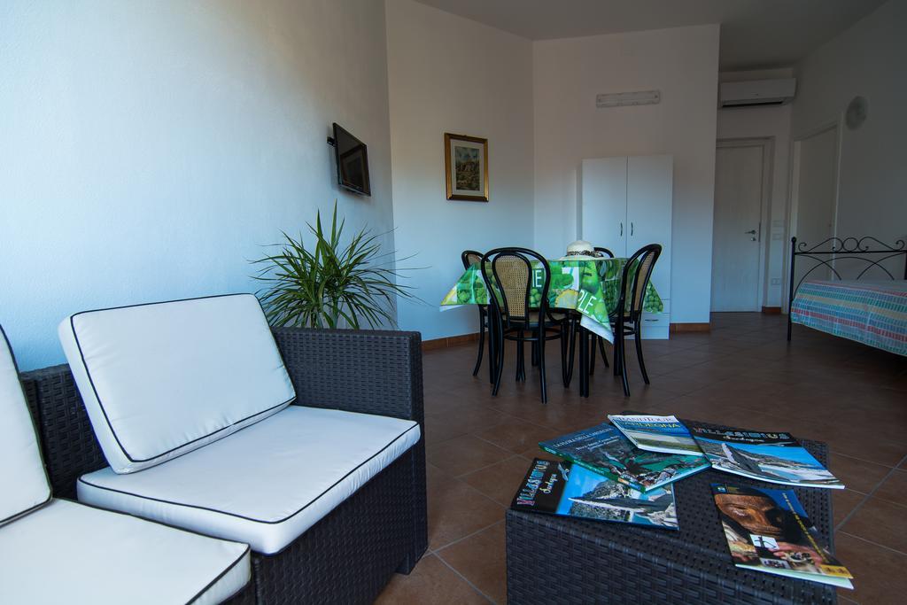 Comfort Family Room Terrace