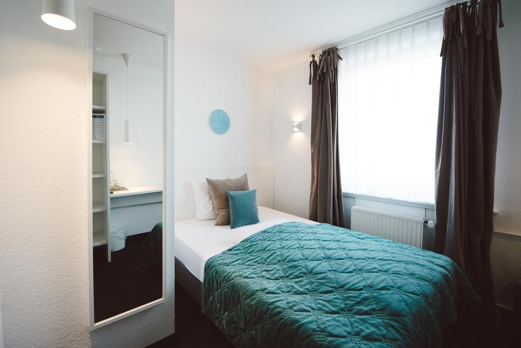 Single Room,226490009:JPEG