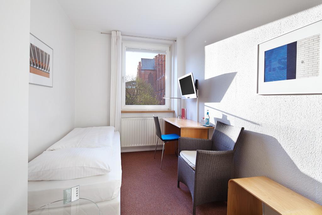 Single Room,226604438:JPEG